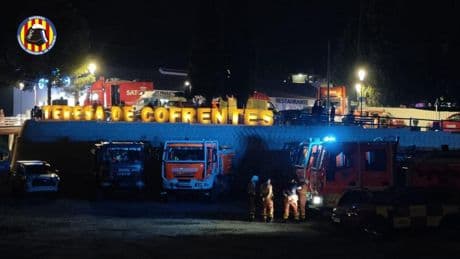 Bomberos de Valencia interrumpen su huelga para acudir a Teresa de Cofrentes