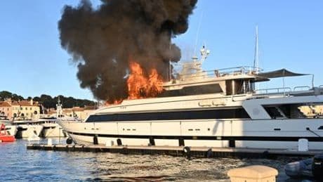 Frankreich: Luxusjacht gerät im Hafen von Saint-Tropez in Brand