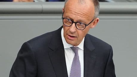 Bundespolitik: Merz: Müssen so stark sein, „dass es niemand wagen kann, uns anzugreifen“