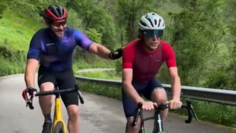 La escalada del Angliru por Saúl Craviotto y Perico Delgado que anticipa la Etapa 13 de la Vuelta: "Me van a estallar los gemelos"