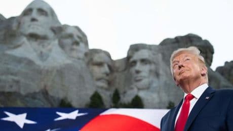 Trump vuole il suo volto sul Monte Rushmore e sfida i nativi Sioux sulle Black Hills
