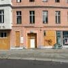 Noch immer Spuren der Silvester-Kugelbomben: Anwohner verärgert über unfertige Sanierungsarbeiten in Berlin-Schöneberg