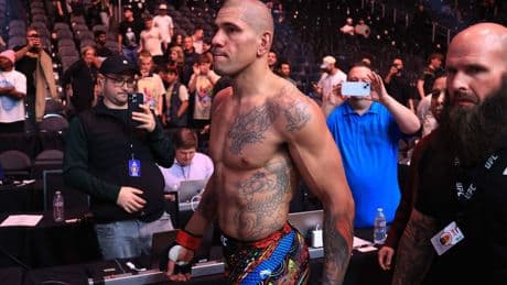 UFC-kampioen Alex Pereira ontkent pensioenspeculatie op eigen kanaal: ’Ik ben gehackt’