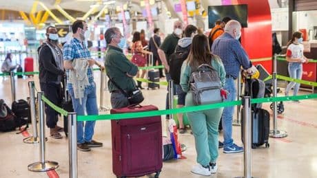 Spain and Portugal power cuts chaos as transport and internet shut down