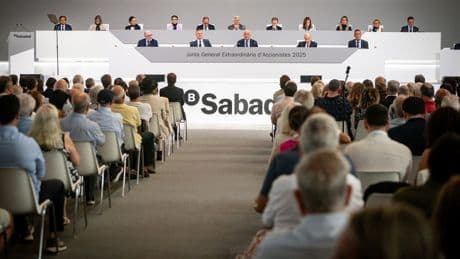 Sabadell aprueba el dividendo récord de 2.500 millones y complica la opa de BBVA