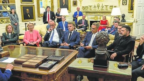 Europa aprende a inclinarse ante Trump al sentirse vulnerable por la amenaza de Rusia