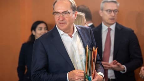 Dobrindt: Wir werden Grenzkontrollen aufrechterhalten