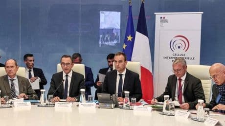 El nuevo primer ministro de Francia promete «una ruptura» respecto a Bayrou