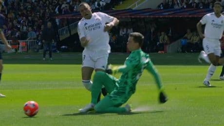 Así fue el penalti de Szczęsny sobre Mbappé que adelantó al Real Madrid en el Clásico
