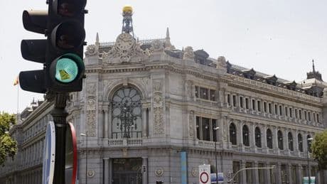 España eleva su deuda pública en 52.000 millones hasta marzo pero el estirón del PIB rebaja la ratio al 103,5%