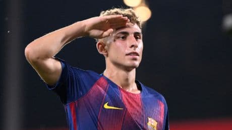 Barcelona star responds to Manchester United and Chelsea transfer interest