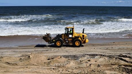 Nos estamos quedando sin playas en el planeta. Y no nos damos cuenta porque las están rellenando a un precio indecente