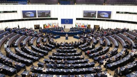 Los casos de corrupción que salpican al PSOE, a debate en la Eurocámara: "Solo queda un hombre por caer: Pedro Sánchez"