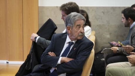 Juan Carlos I versus Revilla
