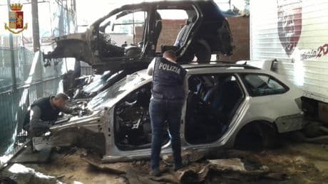 Furto e riciclaggio di auto, 25 arresti. Smantellata dalla Polizia ?industria del crimine delle auto rubate?