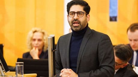 Plenarwoche: Minister Kaweh Mansoori gibt Regierungserklärung ab
