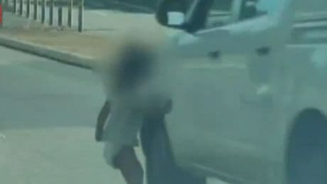 Heart-stopping moment nappy-wearing toddler dashes into dual carriageway leaving cars braking & swerving to avoid her