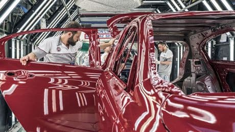 Otomotiv endüstrisi 3,9 milyar dolarla en fazla ihracat yapan sektör oldu