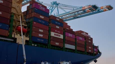 Trump Aides Insist That Tariffs Will Remain, Even After Court Ruling
