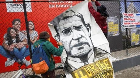 La jueza avala varias pruebas que relacionan al expresidente Álvaro Uribe con grupos paramilitares