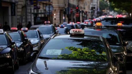 Les taxis reçus au ministère des transports pour tenter de trouver une issue au conflit