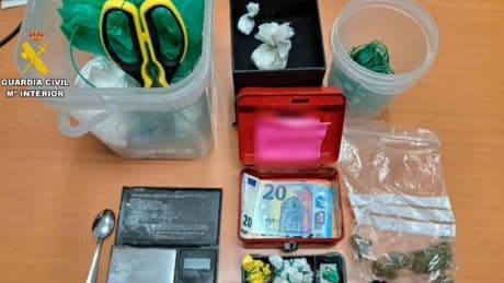 La Guardia Civil detiene a la dueña de un bar de Fraga (Huesca) por utilizarlo para vender cocaína y marihuana