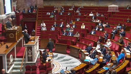 "Vous vous êtes aperçus qu'il pleuvait": les orages provoquent une fuite d'eau en plein débat à l'Assemblée nationale