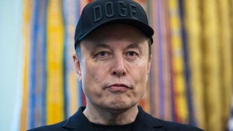Elon Musk aparece con un ojo morado el día que es despedido por Trump: esta es la explicación