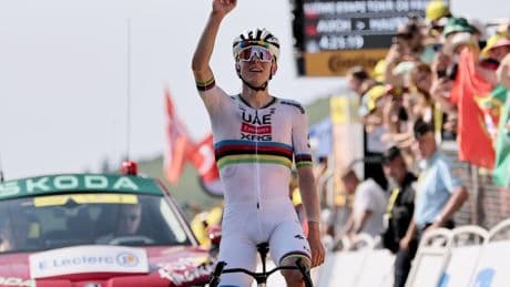 Tour de France, étape 12 : Pogacar s’impose en solitaire et endosse le maillot jaune