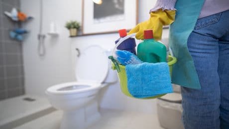 Unglaublich, aber wahr: 99 Prozent machen diesen Fehler beim Toiletten putzen