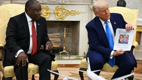 Donald Trump diffuse devant le président sud-africain des images censées soutenir les accusations de "génocide" de fermiers blancs