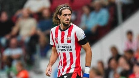 El español Yarek Gasiorowski, de 20 años, se estrena con asistencia y gol
