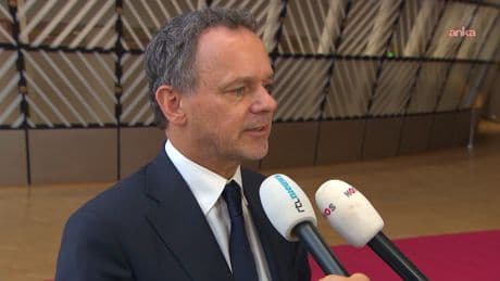 İsrail’e yönelik yeni yaptırımlar için kabineden destek alamayan Hollanda Dışişleri Bakanı istifa etti