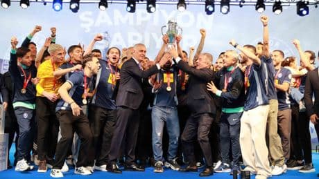 1. Lig'e yükselen Sarıyer, şampiyonluk kupasına kavuştu