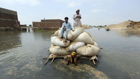 Fuertes lluvias e inundaciones dejan casi 200 muertos en Pakistán