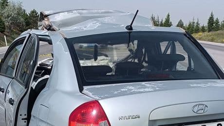 Tırın dorsesine çarpan otomobildeki 1 kişi öldü, 4 kişi yaralandı