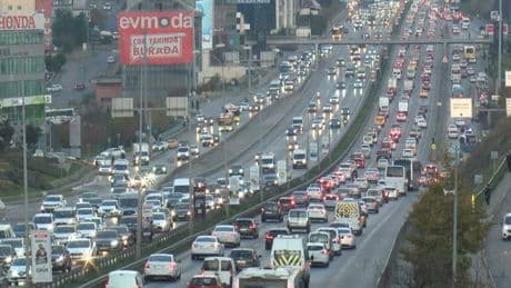 Okullarda uyum haftası başladı, İstanbul'da trafik yoğunluğu arttı