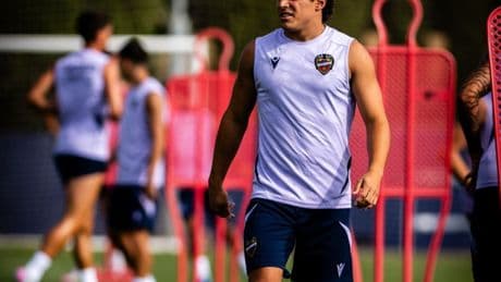 Carlos Álvarez apartado por una pubalgia