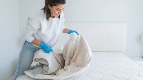 Scandinavian method for cleaning duvets without washing machine is ideal for summer