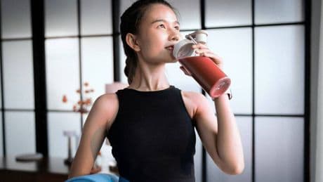 Cuál es la bebida que reduce la presión arterial, ayuda a controlar el azúcar en sangre y mejora el rendimiento deportivo