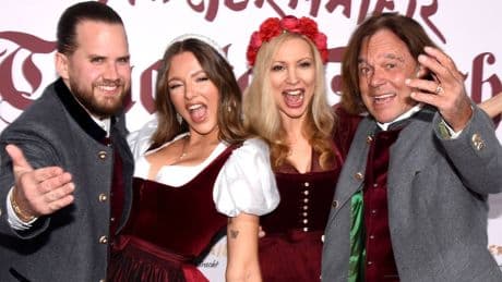 Mit 80 Jahren im Bierzelt: Jürgen Drews gibt für seine Tochter Joelina alles