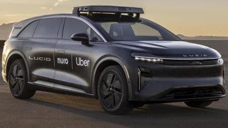 Uber, 20mila robotaxi nei prossimi sei anni. La flotta sarà composta da Suv elettrici Lucid