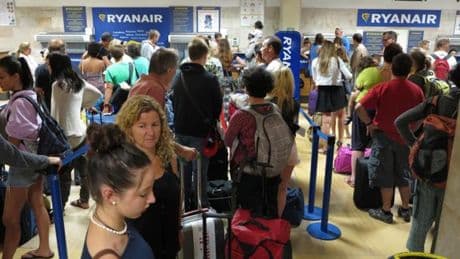 Huelga de Ryanair en el puente del 15 de agosto: la OCU explica qué indemnización puedes pedir
