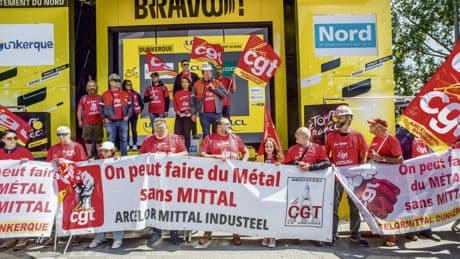 Tour de France : à Dunkerque, les ArcelorMittal dossards rouge de la colère pour dénoncer la suppression de 600 emplois