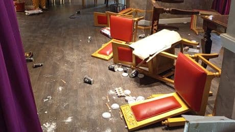 Alles verwüstet, Feuer gelegt - Hakenkreuz-Anschlag auf indisches Restaurant