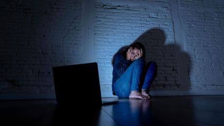 Livestreams op sociale media ontsporen: martelingen, verkrachtingen en moorden live in beeld