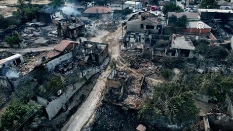 Çanakkale'de çıkan orman yangının etkisi havadan ve karadan görüntülendi