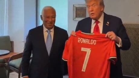 Cristiano Ronaldo stuurt Donald Trump één van zijn shirts met speciale boodschap