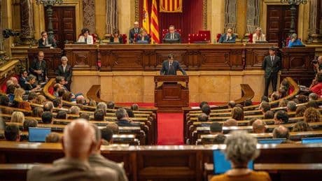 El Parlament activa la cuenta atrás para tener aprobada la ley de memoria democrática tras el verano