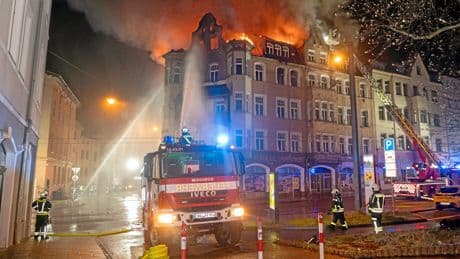 Hausbrand in Halle | Entmietete »Stein34« geht in Flammen auf